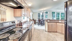 Interior - Lakefront Snohomish Home ~ 13 Mi to Historic Dtwn (Snohomish)