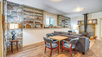 House (3 Bedrooms) | Interior