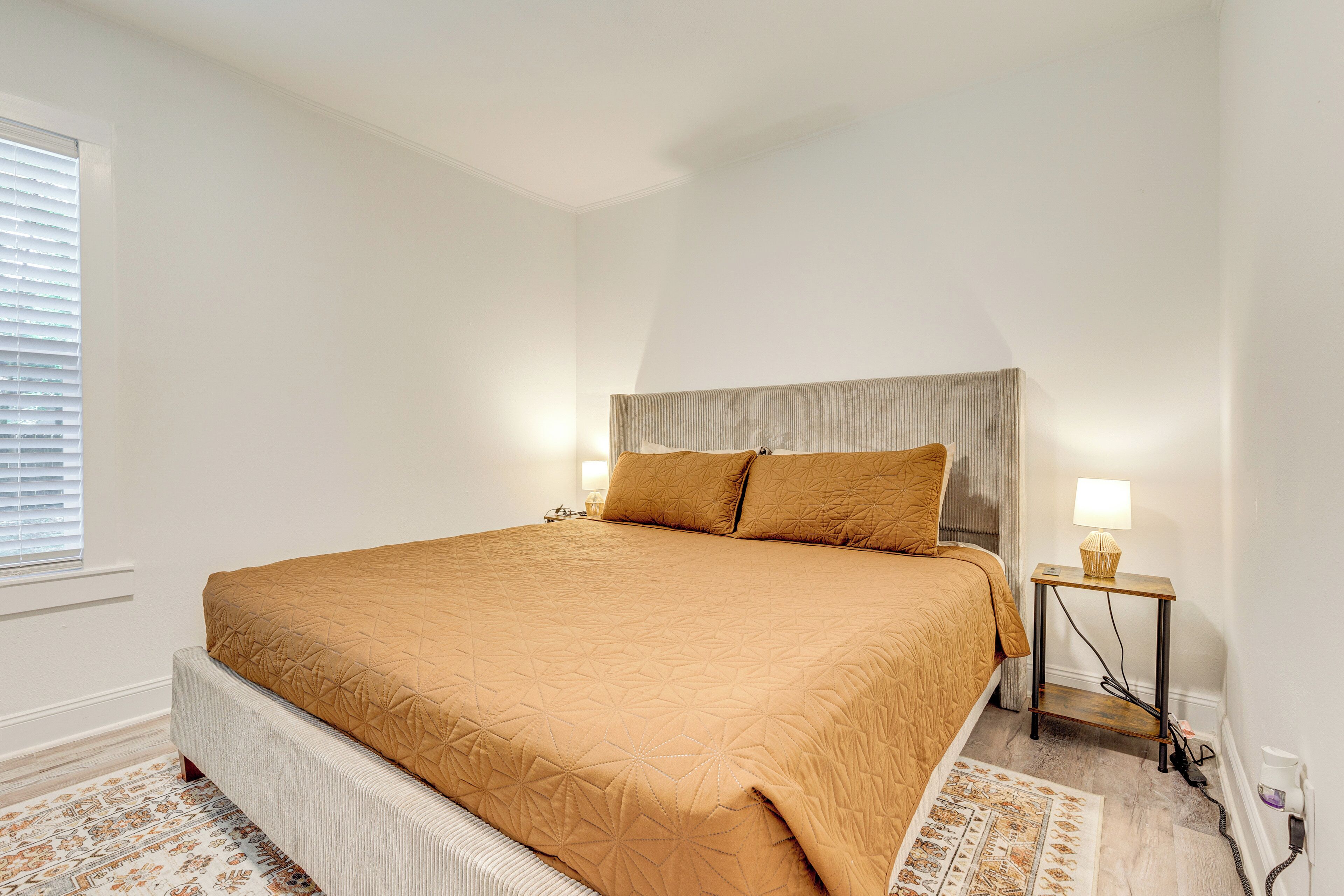 3 bedrooms, iron/ironing board, bed sheets