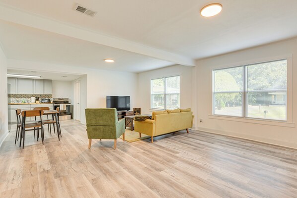 Interior - Charming Mobile Vacation Rental: 4 Mi to Downtown! (Mobile)