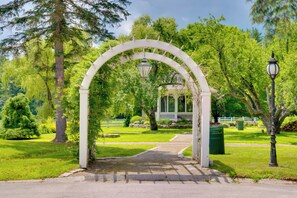 House (2 Bedrooms) | Interior - Mountain Views: Beautiful Nestlenook Farm Home! (Jackson)