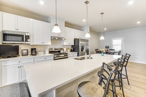 Interior - Beautiful Family Retreat By Pasquotank River! (Elizabeth City)