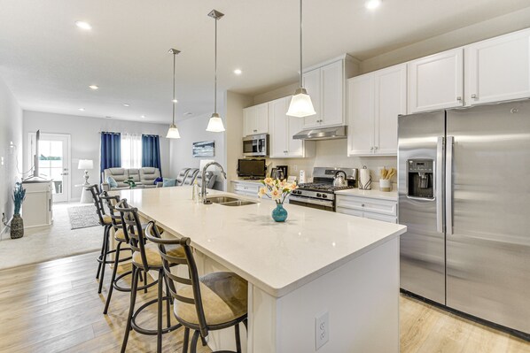 Microwave, oven, stovetop, dishwasher - Beautiful Family Retreat By Pasquotank River! (Elizabeth City)