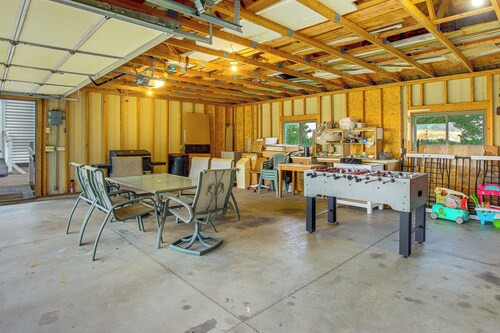 Marion Retreat w/ Patio, Grills & Fire Pit