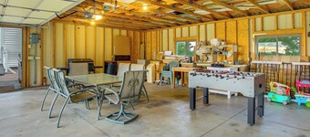 Marion Retreat w/ Patio, Grills & Fire Pit