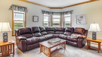 House (4 Bedrooms) | Interior