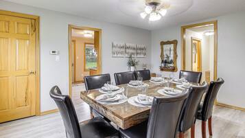 House (4 Bedrooms) | Interior