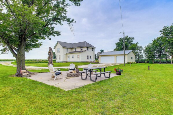 House (4 Bedrooms) | Front of property - Marion Retreat w/ Patio, Grills & Fire Pit (Marion)