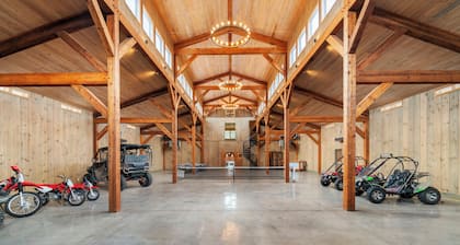 Above Nashville Rustic Retreat Farm I 200 Acre Farm | Pool&Spa I Services