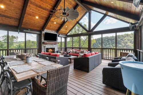 Above Nashville Rustic Retreat Farm I 200 Acre Farm | Pool&Spa I Services