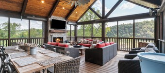 Above Nashville Rustic Retreat Farm I 200 Acre Farm | Pool&Spa I Services