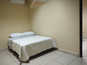 1 habitación, wifi y ropa de cama