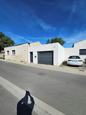 Exterior - Jolie Maison au Calme, Proche de La Rochelle/ ile de Ré... Clim/piscine (Montroy)