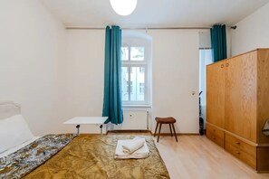 1 chambre, bureau, fer et planche à repasser, Wi-Fi gratuit