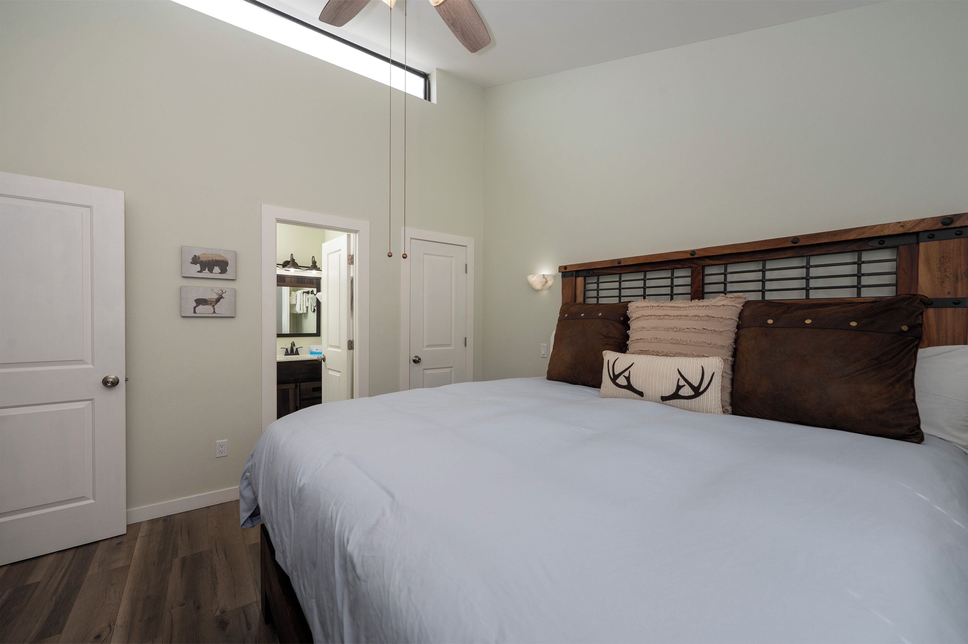 2 bedrooms, internet, bed sheets