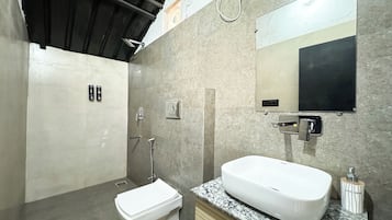 Standard Cottage | Bathroom | Shower, free toiletries, towels, soap