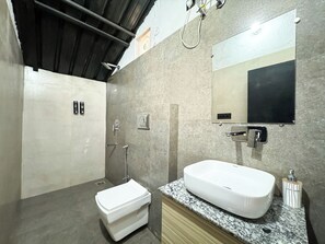 Standard Cottage | Bathroom | Shower, free toiletries, towels, soap - Euphoric River Resort (rishikesh)