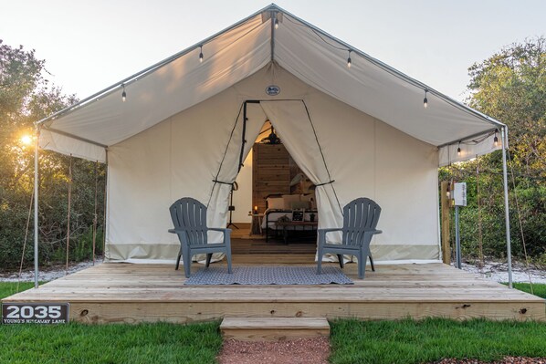 Terrace/patio - Site #01 Double Safari Tent with ensuite bath (Orange Beach)