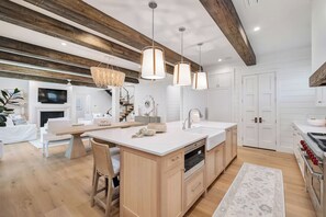 Refrigerador, microondas, horno, lavavajillas