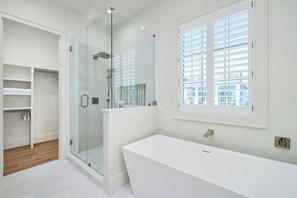 Shower, hair dryer, towels - Timeless 30A|Easy Beach Access|Private Pool|Outdoor Fireplace|Directly on Lake (Santa Rosa Beach)
