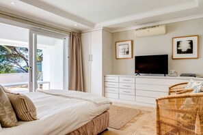 House | 6 bedrooms, desk, Internet