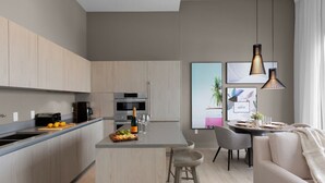 Unclassified image, 3 of 58, button - 1 BR Apartment With Bay View and Parking Included (Hollywood)