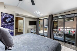 3 bedrooms, desk - Movie Colony Escape - Palm Springs Luxury w/ Pool (Palm Springs)