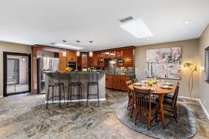 Dining - Movie Colony Escape - Palm Springs Luxury w/ Pool (Palm Springs)
