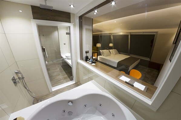 Roof Suit | Bathroom | Hair dryer, bathrobes, slippers, towels - Sam Royal Hotel (Eskisehir)