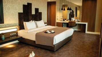 行政套房 | 办公桌、笔记本电脑工作区、隔音、免费 WiFi