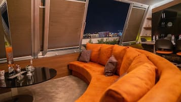 Presidential Suite | Desk, laptop workspace, soundproofing, free WiFi