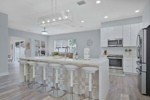 Unclassified image, 3 of 40, button - 5-BD,5-BA Tropical Oasis - Pool, Patio, Fun (Hialeah)