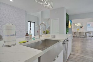 Unclassified image, 2 of 40, button - 5-BD,5-BA Tropical Oasis - Pool, Patio, Fun (Hialeah)