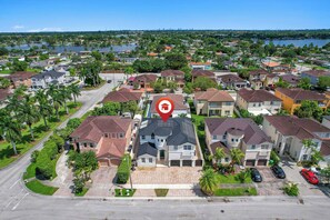 Exterior - 5-BD,5-BA Tropical Oasis - Pool, Patio, Fun (Hialeah)