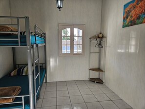 5 Schlafzimmer, Bügeleisen/Bügelbrett, Bettwäsche