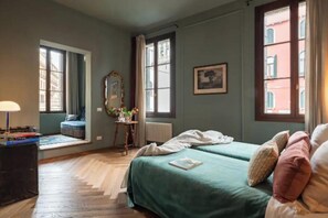 3 bedrooms, desk, iron/ironing board, free WiFi