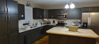 Charming 3-bedroom house with WiFi, and fenced-in backyard in serene Byrnes Mill