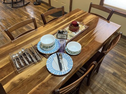 Huckleberry Trails is a peaceful 2-bedroom cabin secluded in mountain woodlands.