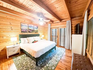 4 habitaciones, tabla de planchar con plancha, wifi y ropa de cama
