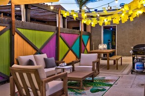 Outdoor dining - Casa Limoncello Saltwater Pool, hot tub, views (Palm Springs)