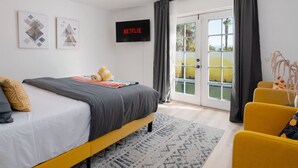 3 bedrooms, desk, WiFi, bed sheets