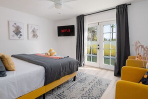 3 bedrooms, desk, WiFi, bed sheets