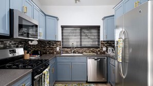 Coffee/tea maker, fridge, microwave, oven
