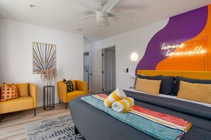 3 bedrooms, desk, WiFi, bed sheets - Casa Limoncello Saltwater Pool, hot tub, views (Palm Springs)