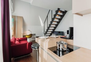 Standard Suite | Hypo-allergenic bedding, in-room safe, individually decorated