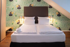 Junior Suite | Hypo-allergenic bedding, in-room safe, individually decorated