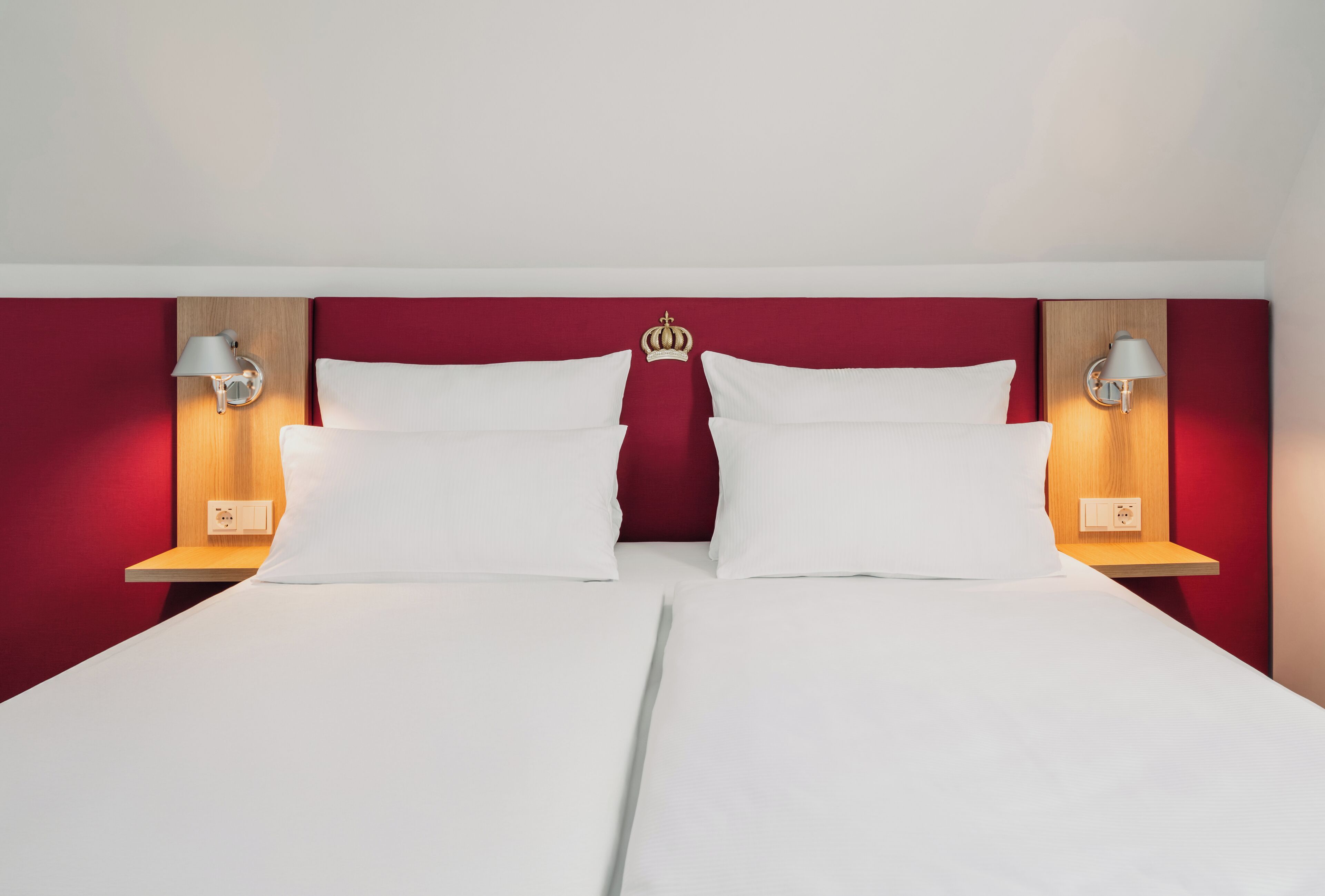 Standard Suite | Hypo-allergenic bedding, in-room safe, individually decorated