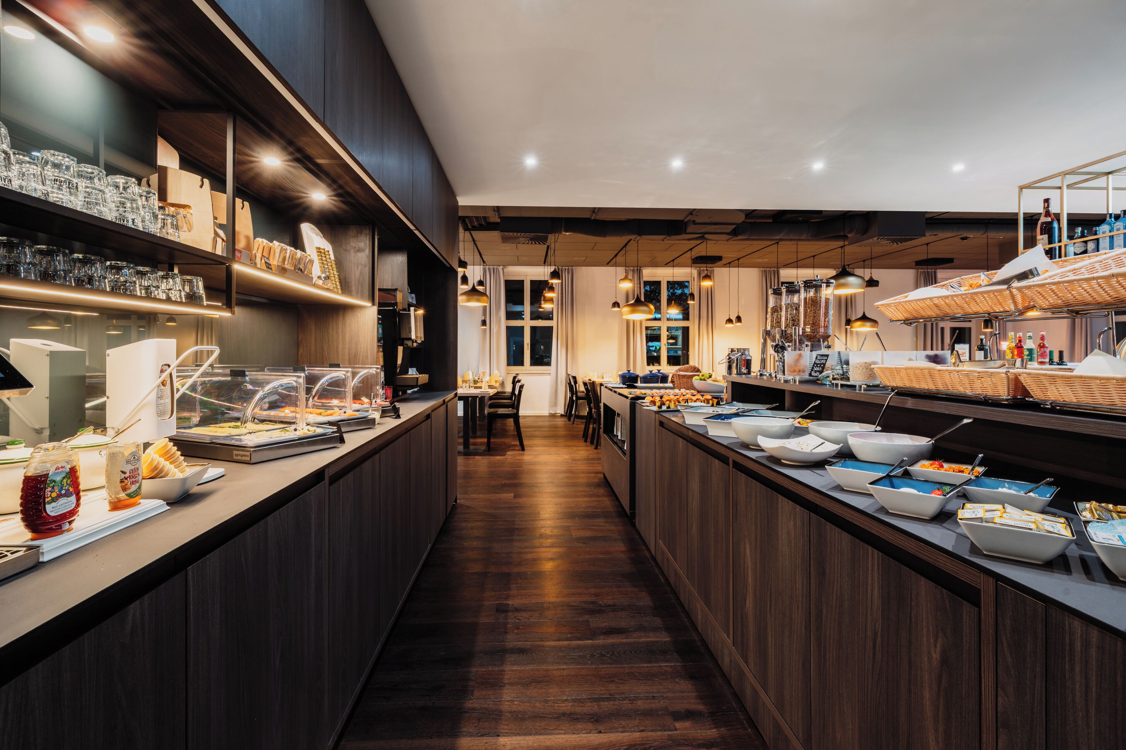 Tägliches Frühstücksbuffet (22 EUR pro Person)