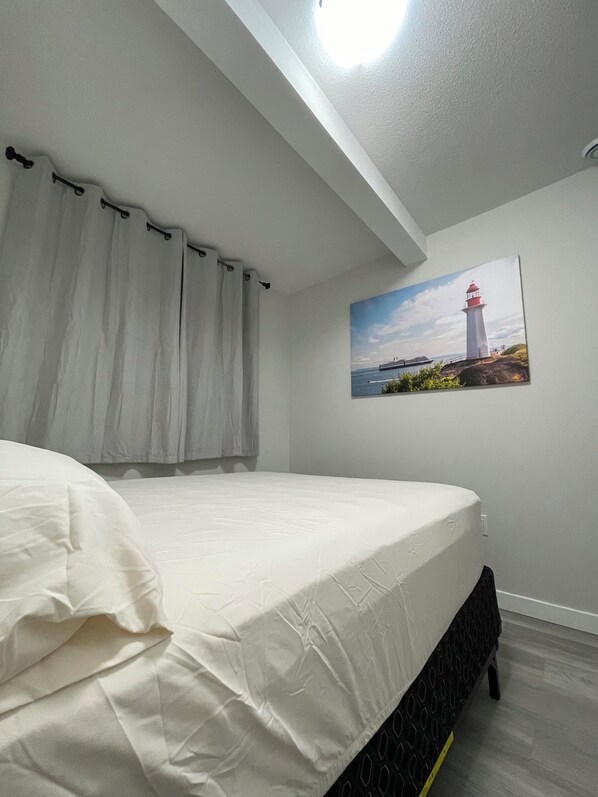 2 chambres, bureau, fer et planche à repasser, accès au Wi-Fi (inclus)