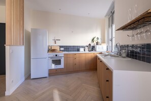 冷蔵庫、電子レンジ、オーブン、食器洗い機